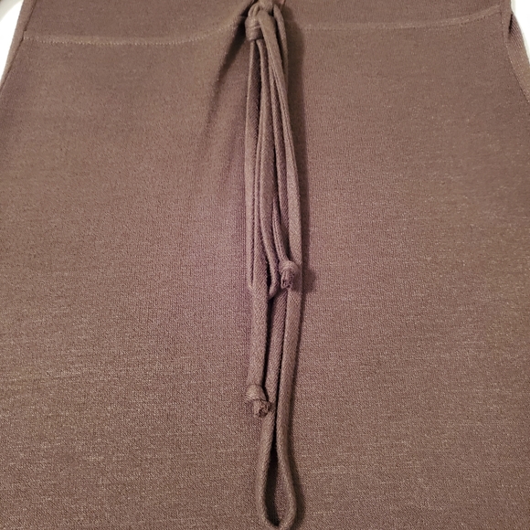 Selling Beautiful Long Sleeved Dark Green Top from Forever 21 - Picture 5 of 10